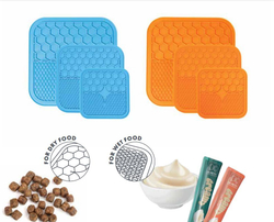 Лизательный коврик для домашних животных M-PETS, размер 15х15 см, цвет оранжевый