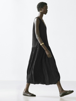 Massimo Dutti Струящееся плиссированное платье миди, черный