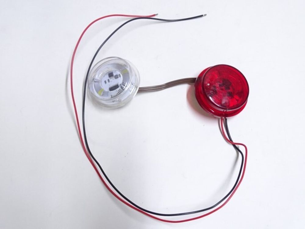 Фонарь габаритов элемент красный/белый светод. 12-24V (бегущий огонь) (Автоэлектроконтакт)