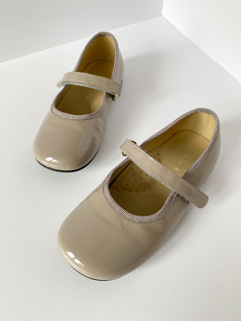 Лаковые туфли Clarys, 24