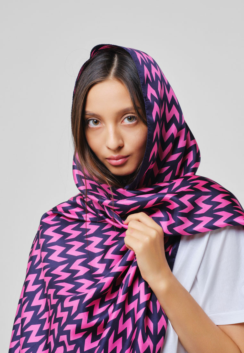 Шелковый палантин SOROKONOZHKA BLACK/RASPBERRY PINK 68×200
