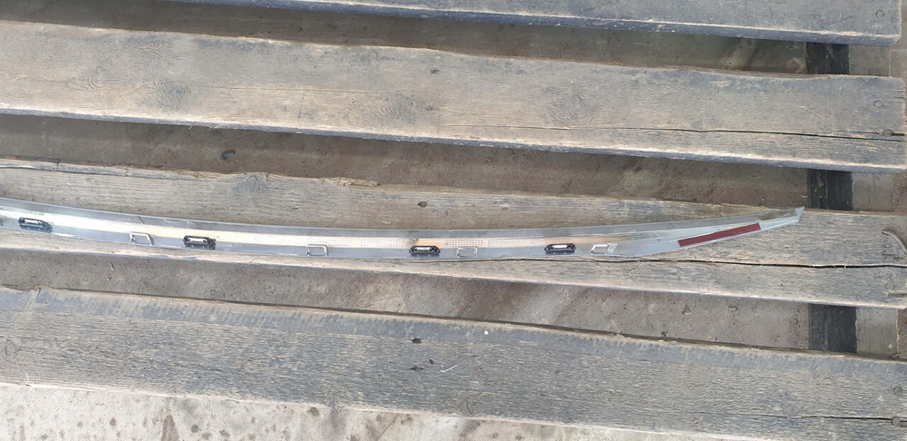 Молдинг крышки багажника Mercedes E (W213) 16-21 Б/У Оригинал A2137570000