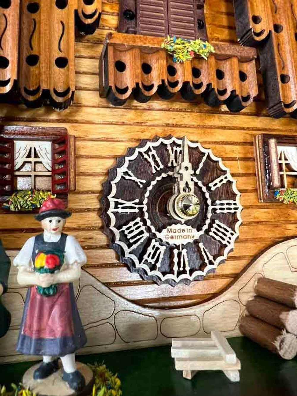 Настенные часы с кукушкой Sars T5074-8M