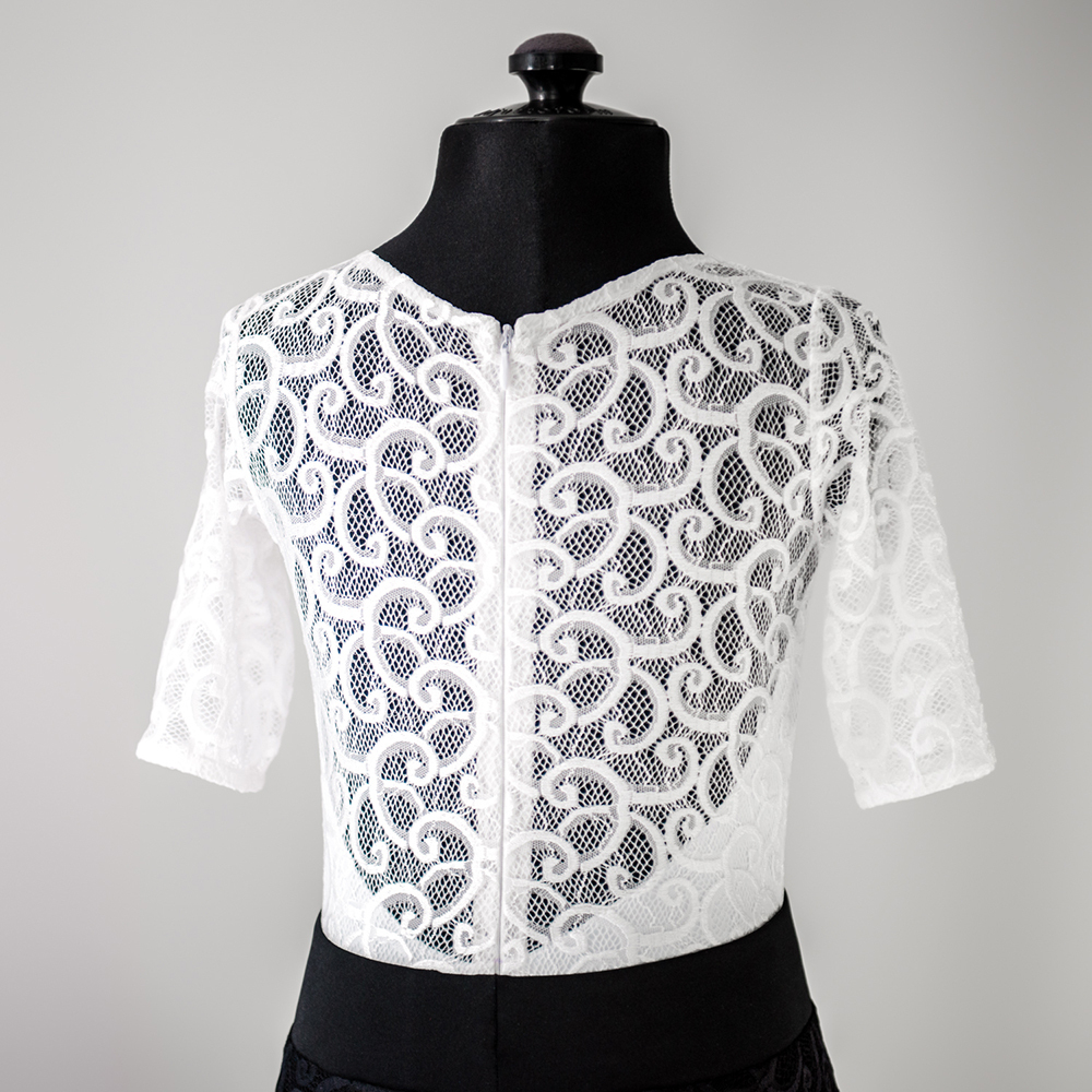 гипюр на спине