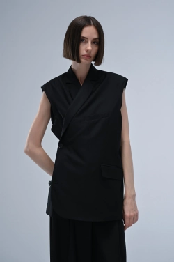 Жилет на пуговицах