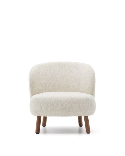 Кресло Ulit из белой ткани букле с ножками из ясеня с отделкой под орех