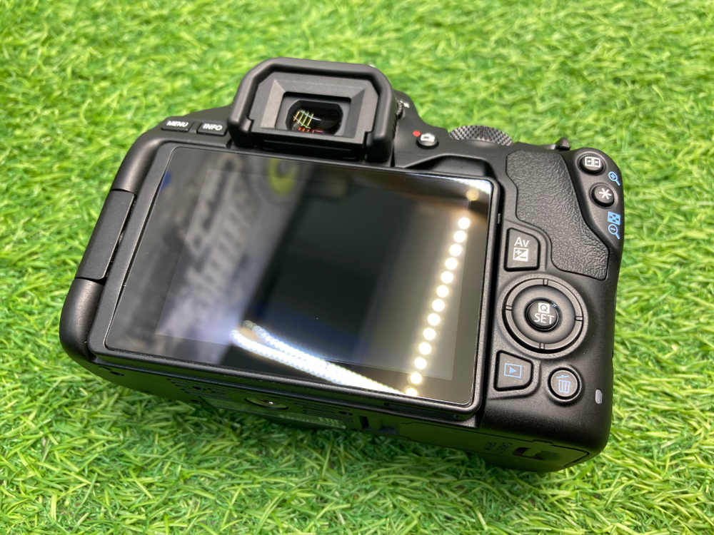 Canon Rebel SL3 (250D) Kit 18-55mm 3.5-5.6 IS II