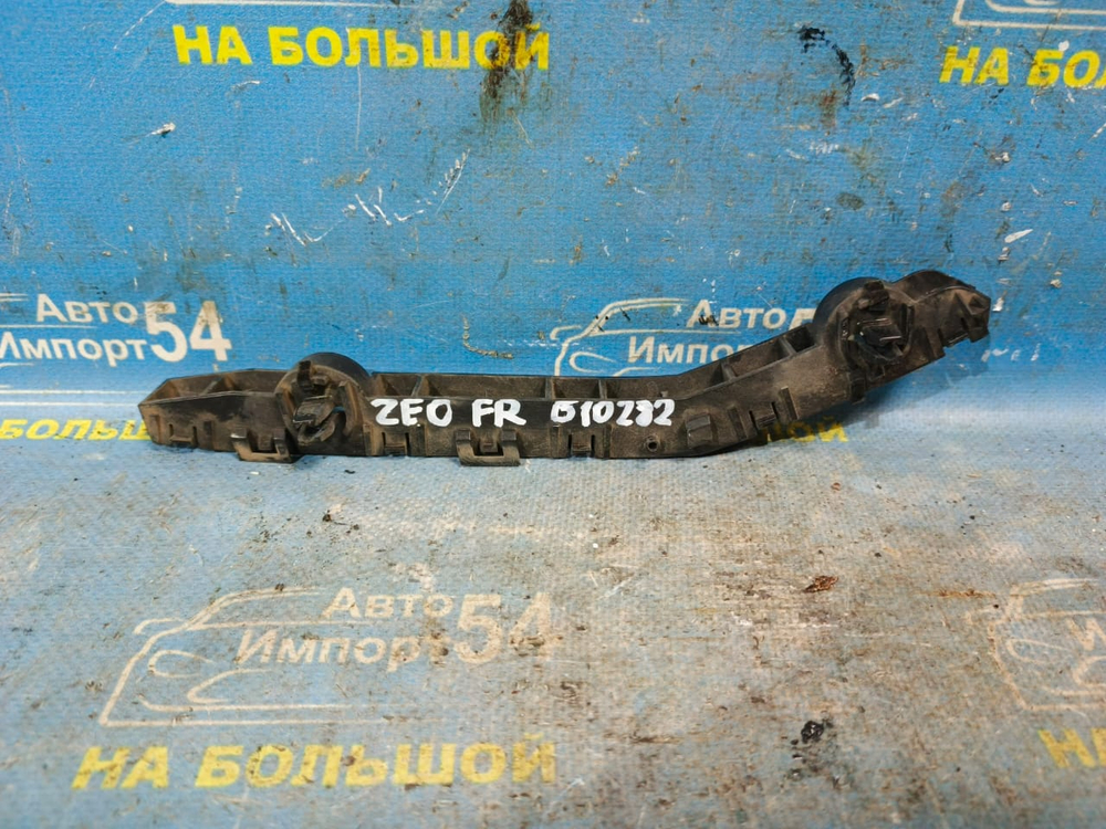 Крепление бампера переднее правое NISSAN LEAF 2009-2017