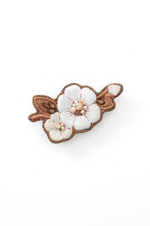 8366 Брошь (молочный / миндаль)