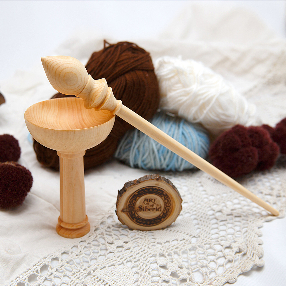 Деревянное веретено для прядения с основанием для ног из древесины сибирского кедра. Art of Siberia. B39
