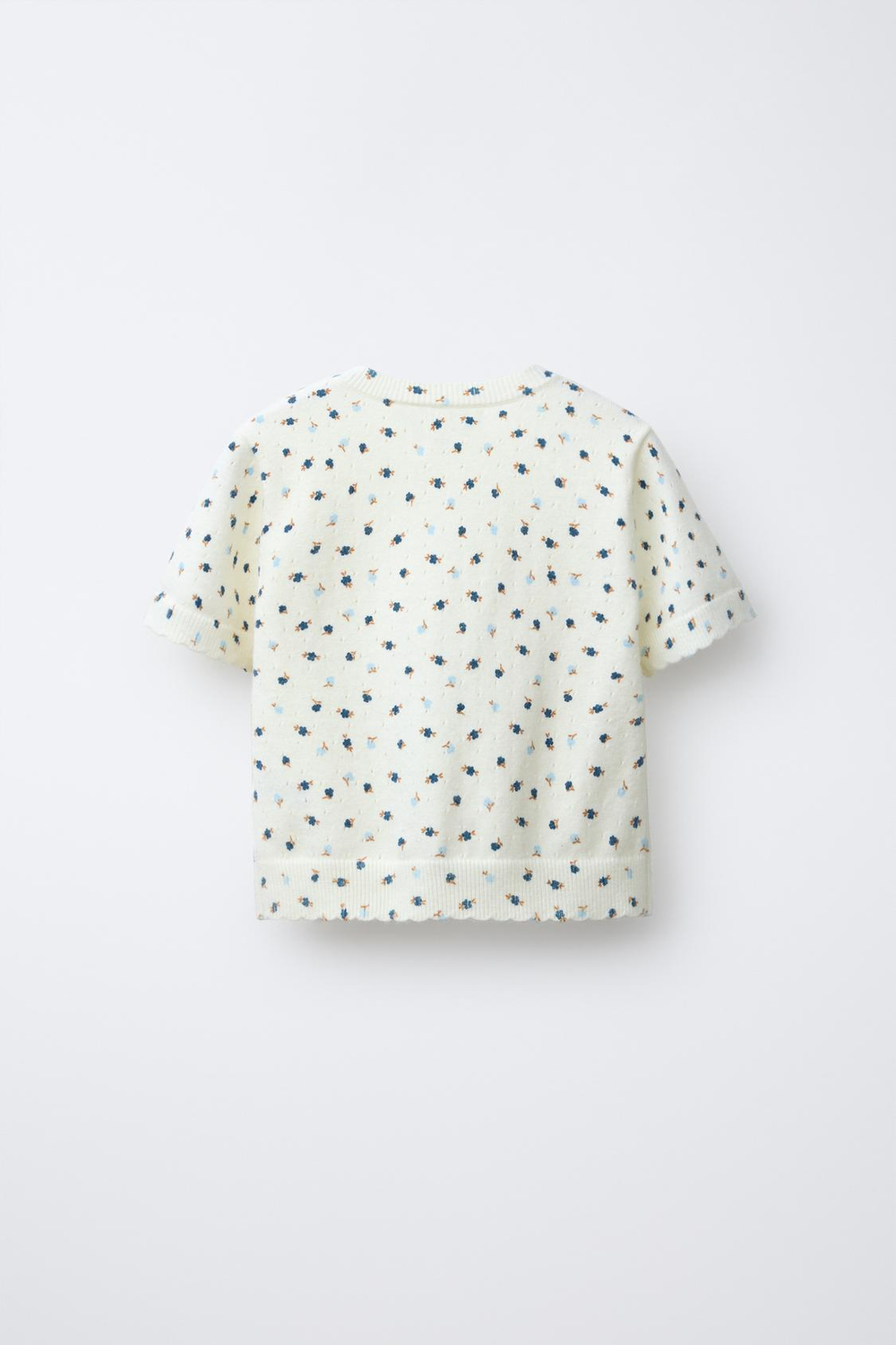 ZARA ТРИКОТАЖНАЯ ФУТБОЛКА С ЦВЕТОЧНЫМ ПРИНТОМ, ЭКРЮ/СИНИЙ