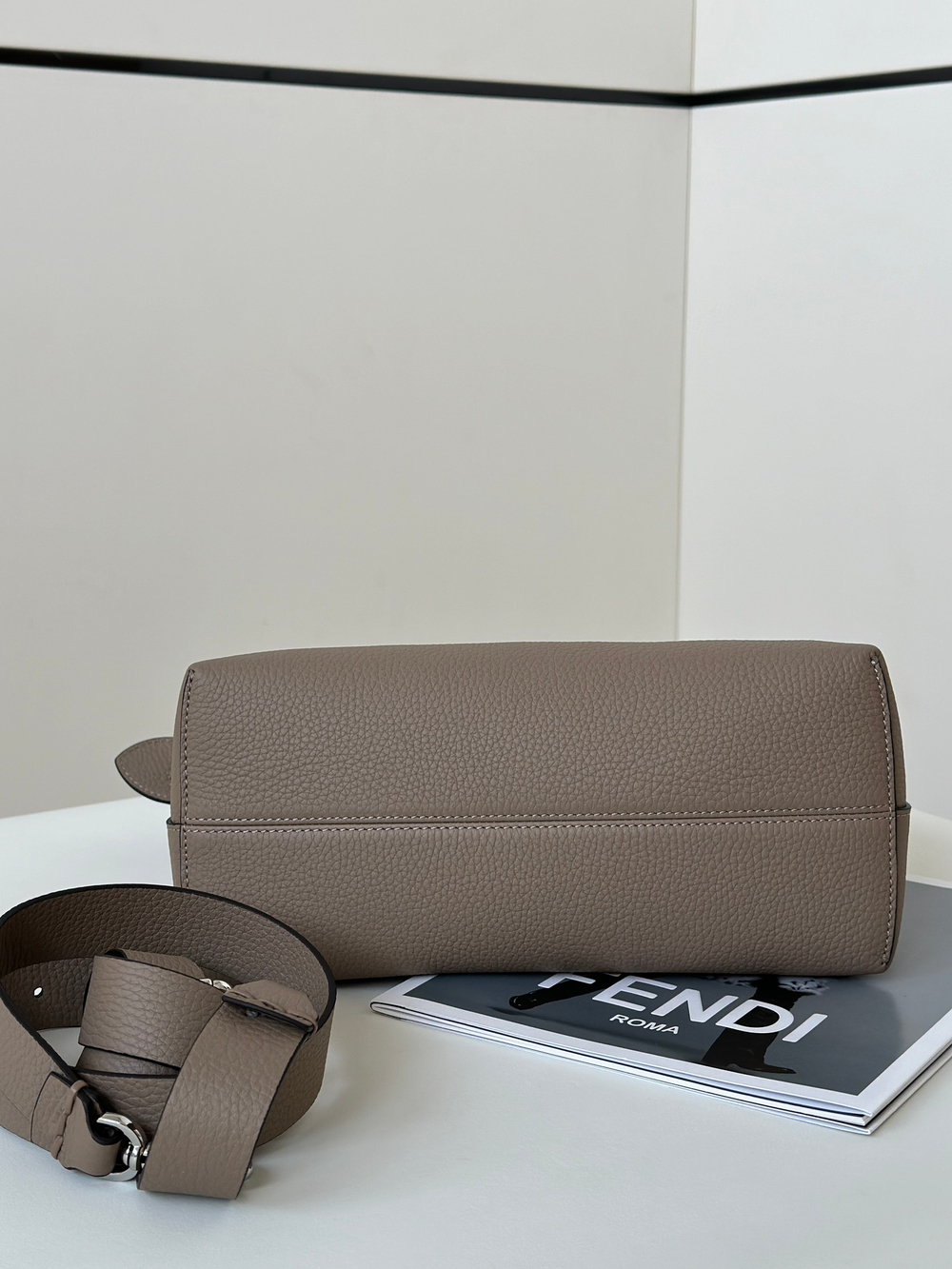 Fendi By The Way Selleria Medium 29 cm