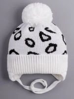 Шапка для девочки на завязках на осень