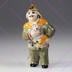 Фарфоровая елочная игрушка "Пожарный"