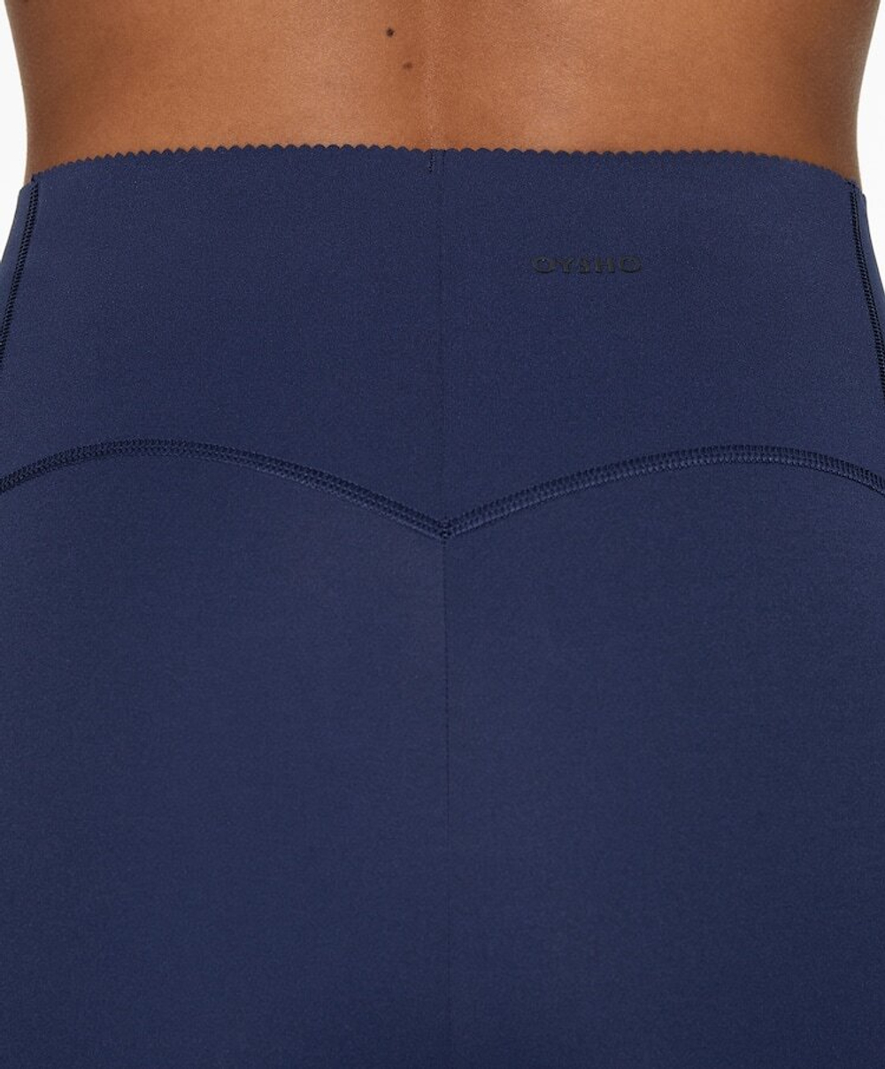 OYSHO Компрессионные брюки клеш Flare Compressive Raise Up, темно-синий