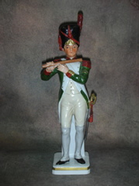 Статуэтка. Фарфор. Солдат. Гренадёр 1800. Sitzendorf. Германия