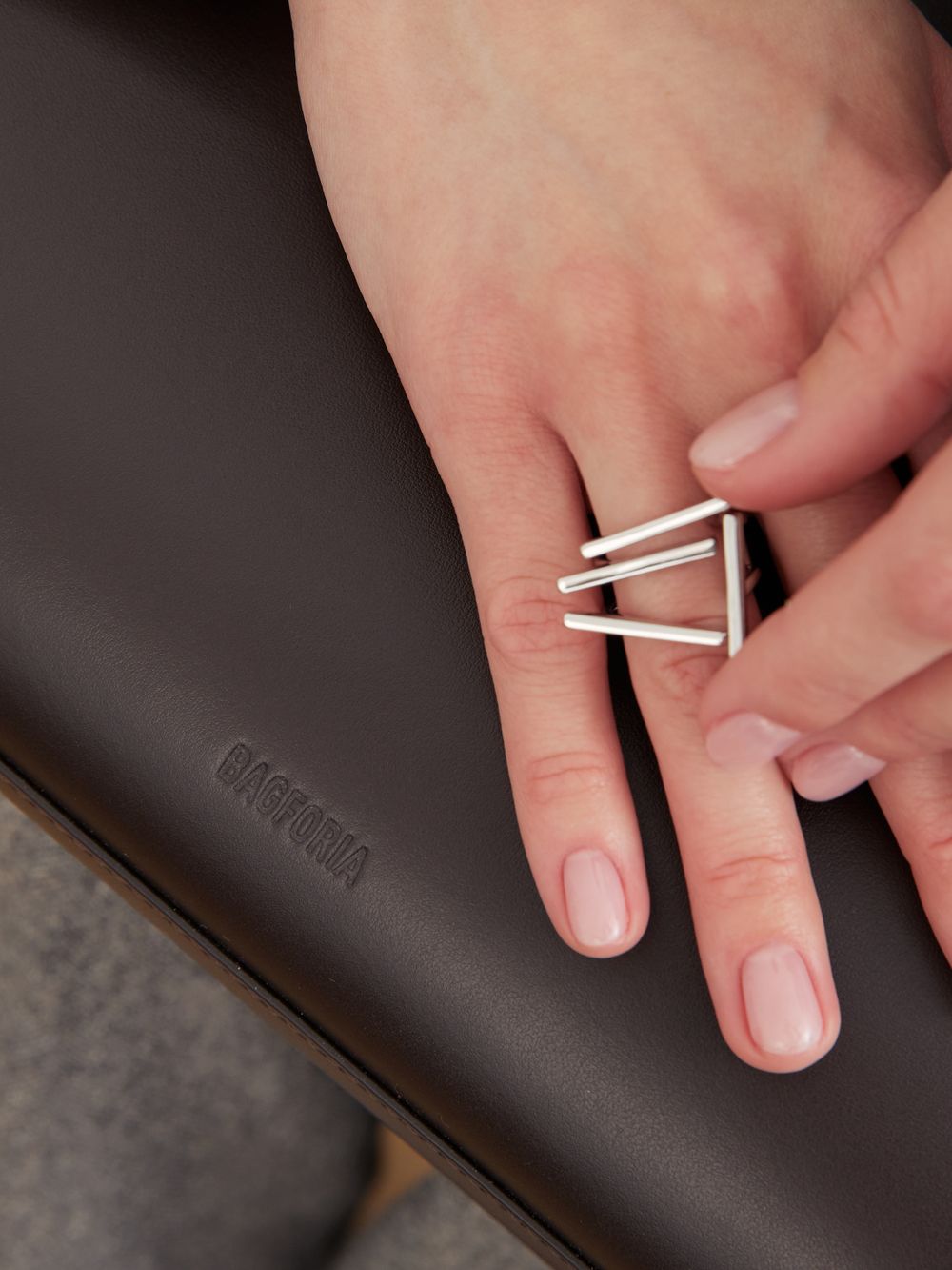 КОЛЬЦО EYECATCHING RING