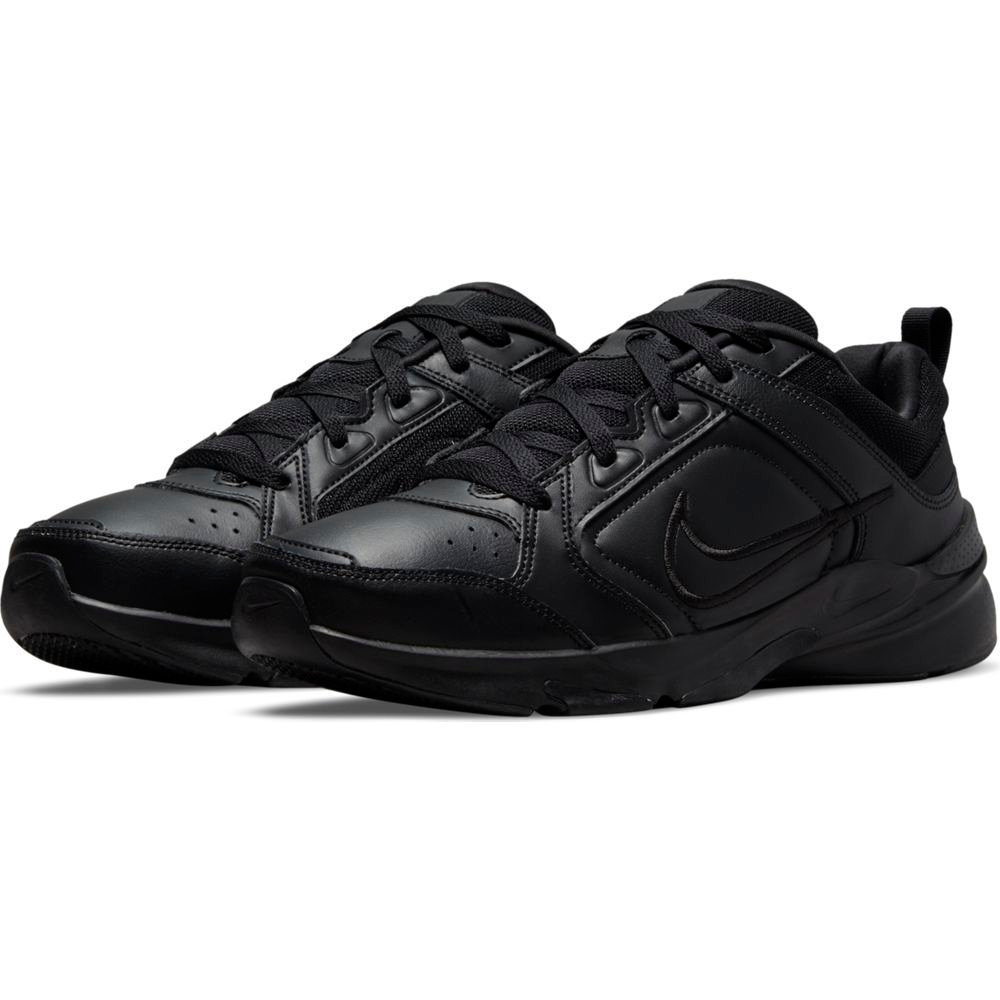 NIKE / Кроссовки