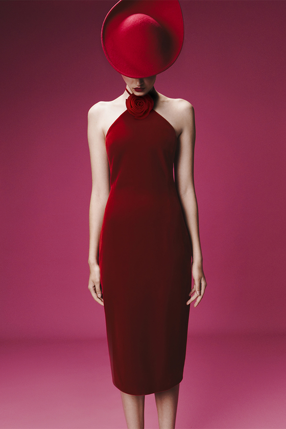 Бархатное платье миди с цветком