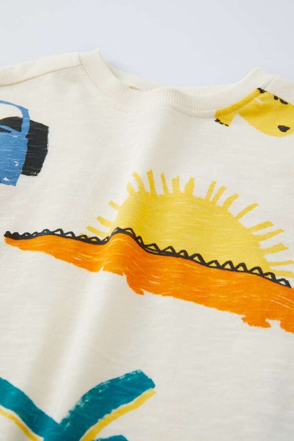 ZARA ФУТБОЛКА С ПРИНТОМ, ЖЕЛТОВАТО-БЕЛЫЙ