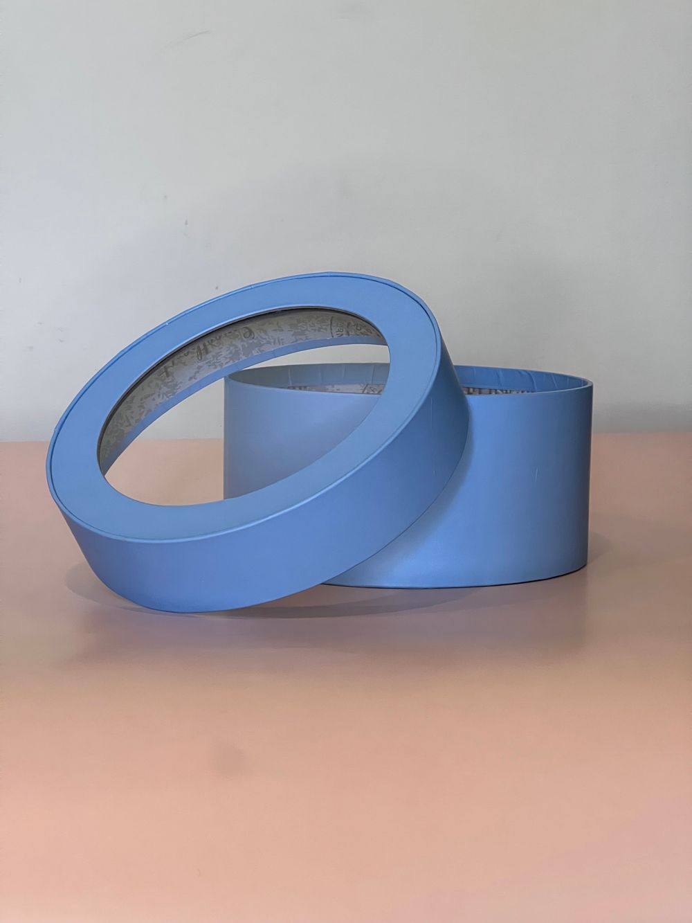 Короткая коробка с прозрачной крышкой 16 см х 8 см Цвет; голубой. Розница  400  рублей