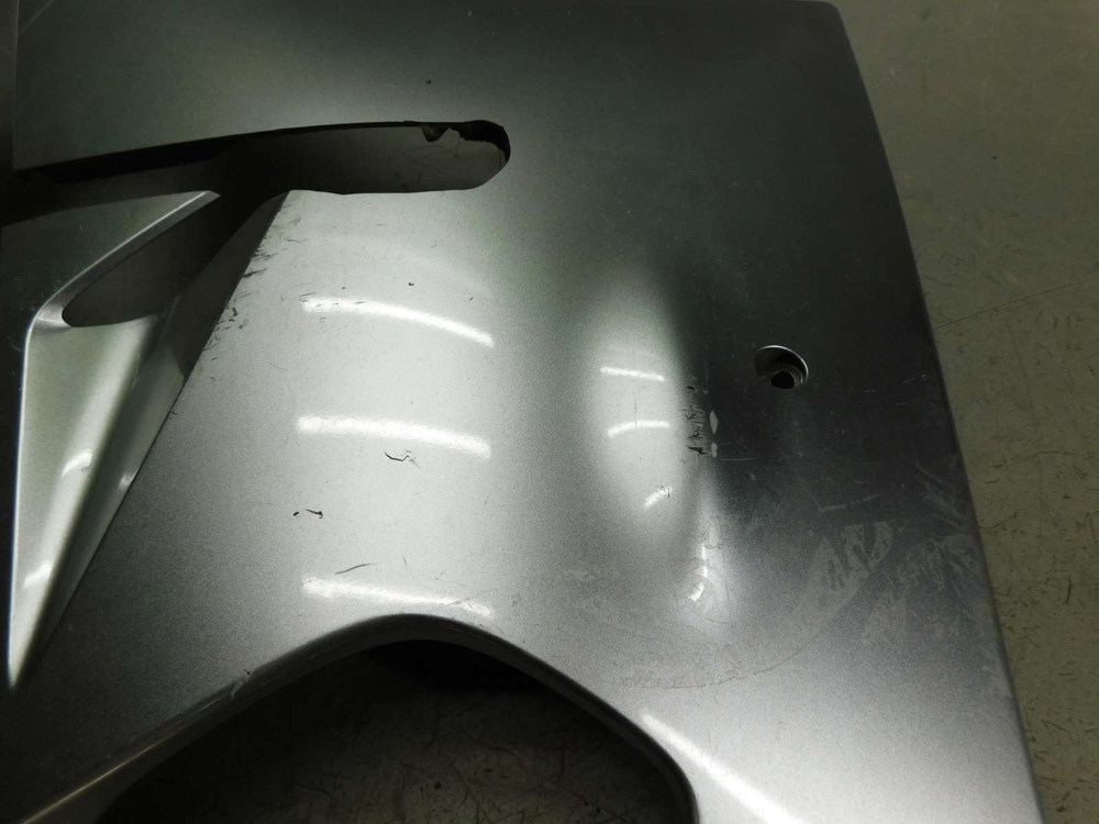 Пластик боковой правый Honda VFR800 2002-2013 64311-MCWA-D0000 031749