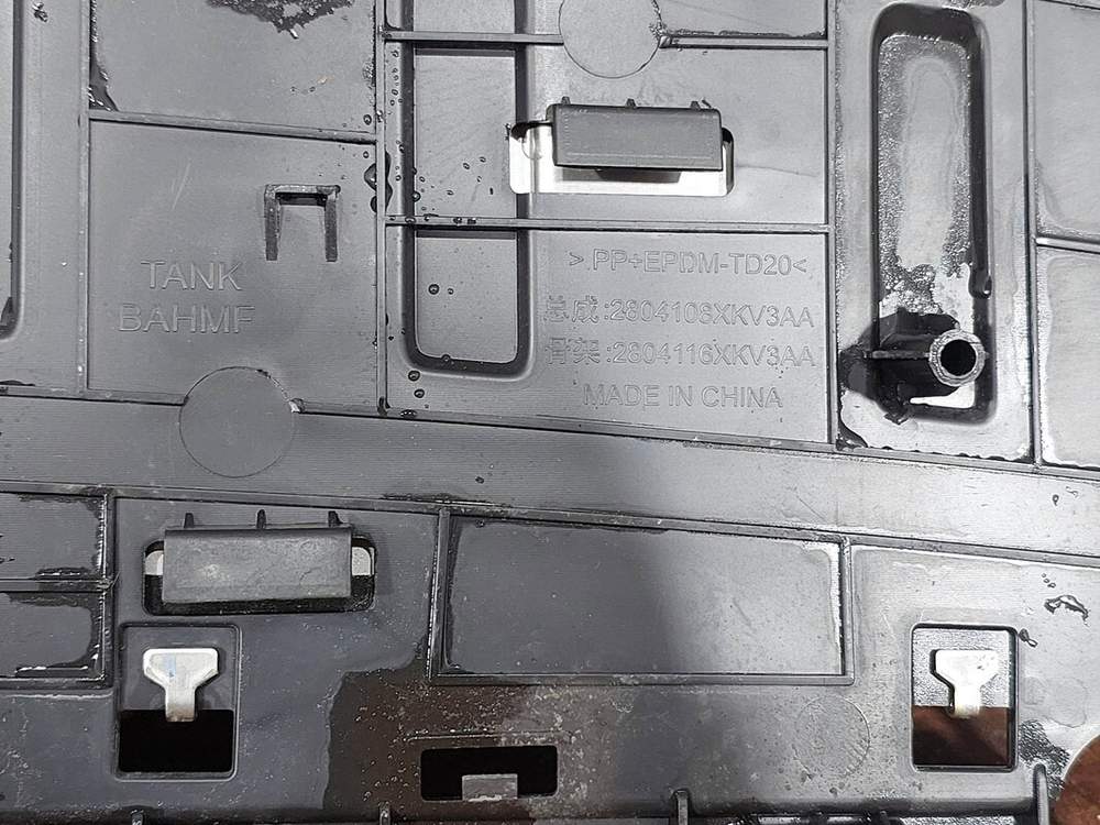 Накладка заднего бампера Tank 500 21-нв Б/У Оригинал 2804108XKV3AA