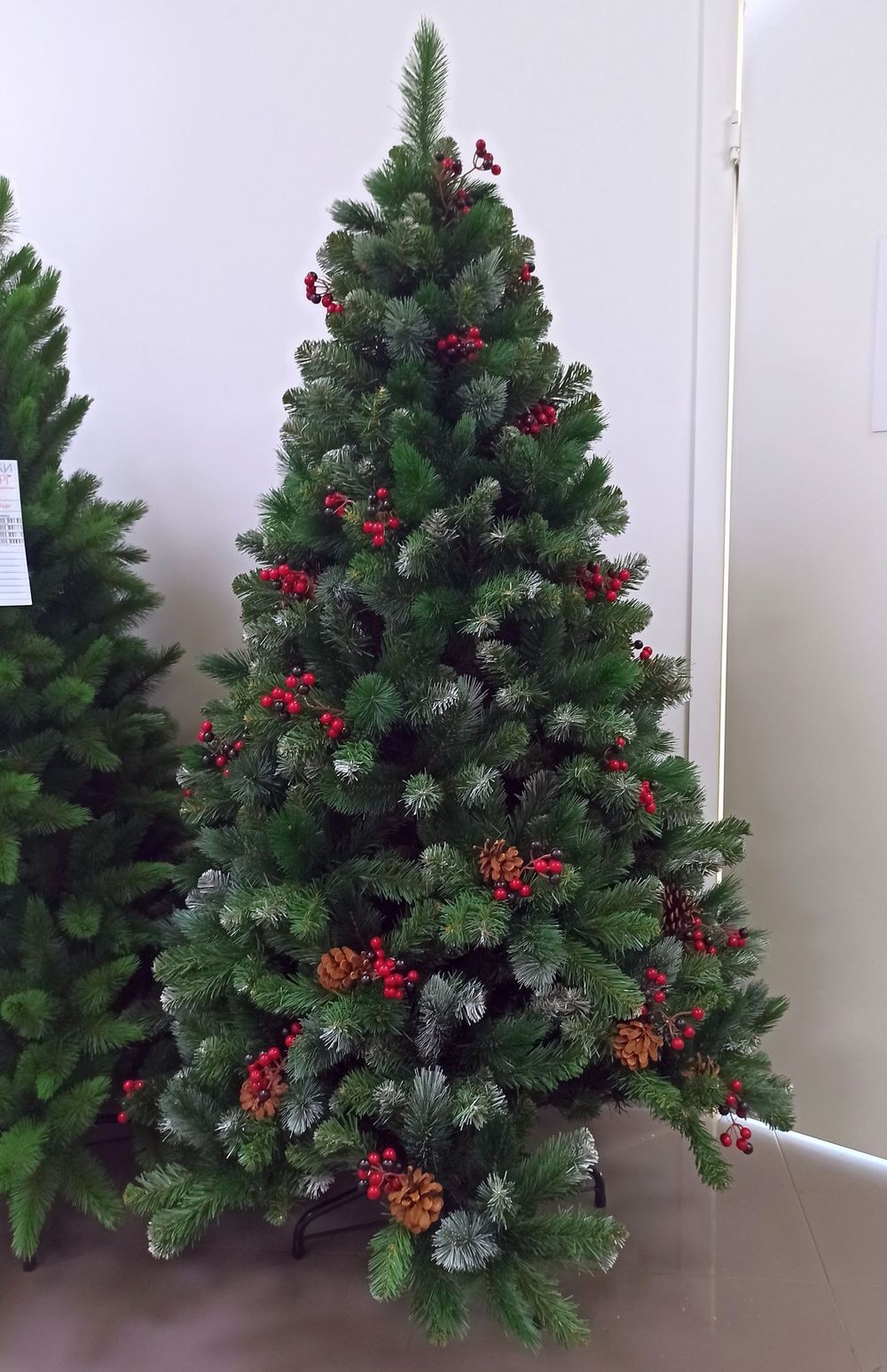 Заснеженная елка с шишками и ягодами «Очарование» (Леска+пвх) 3,65 м