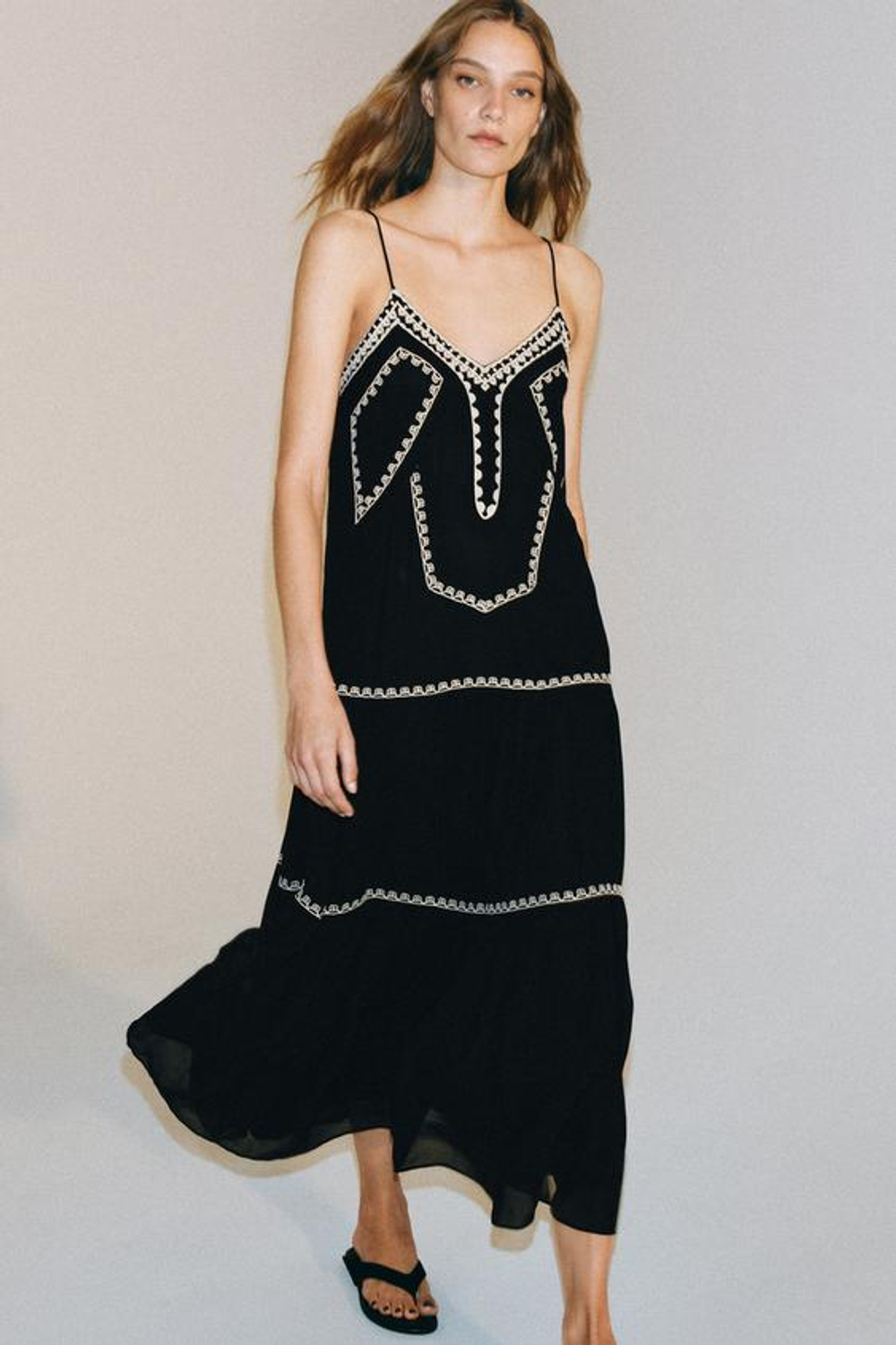 ZARA ДЛИННОЕ ПЛАТЬЕ С ВЫШИВКОЙ ИЗ КОЛЛЕКЦИИ ZW, ЧЕРНЫЙ/ЭКРЮ