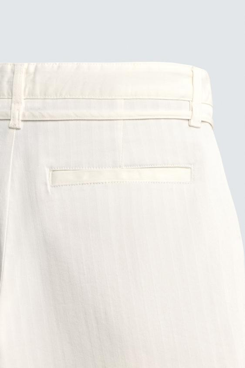 ZARA ШОРТЫ RELAXED FIT СО СКЛАДКАМИ, ЭКРЮ