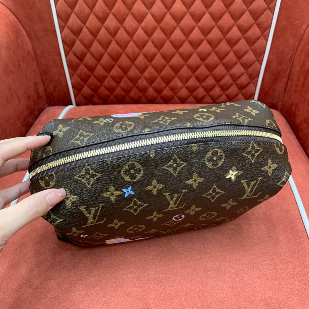 Louis Vuitton Pochette Cosmetique GM