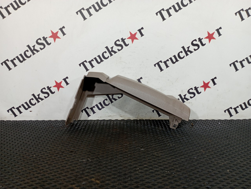 Накладка вещевого отделения правая