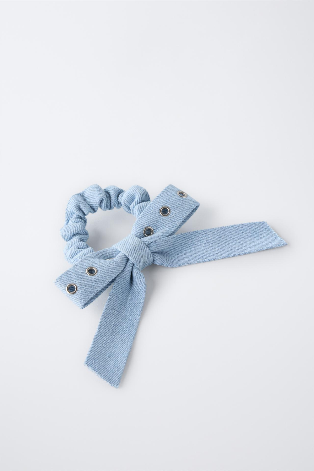 ZARA НАБОР ИЗ ДВУХ ДЖИНСОВЫХ РЕЗИНОК ДЛЯ ВОЛОС С БАНТОМ, СИНИЙ