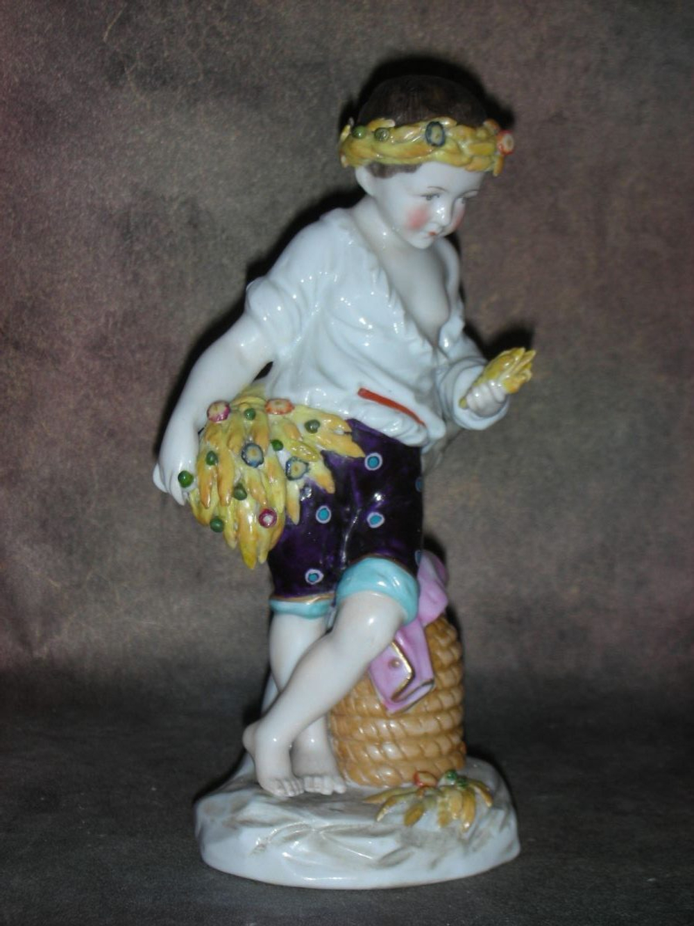 Статуэтка. Фарфор. Мальчик с колосьями (Аллегория осени). Samson. Франция