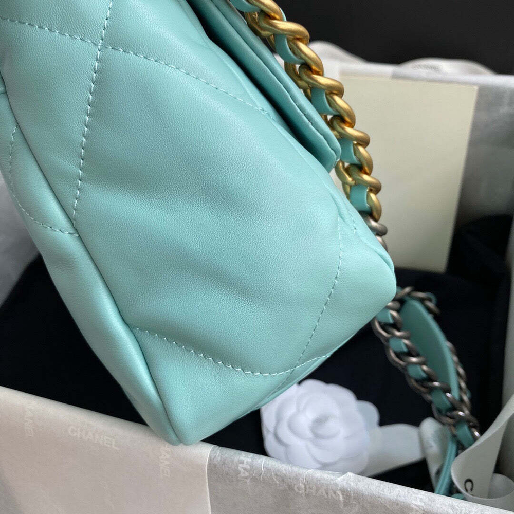 Chanel 19 26 cm