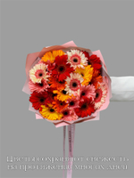 Букет из 21 герберы в,  дизайнерском оформлении, на стеблях, высота 45см