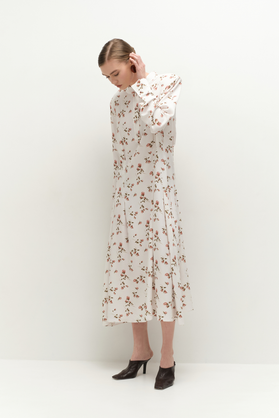 Платье полуприталенное в цветы