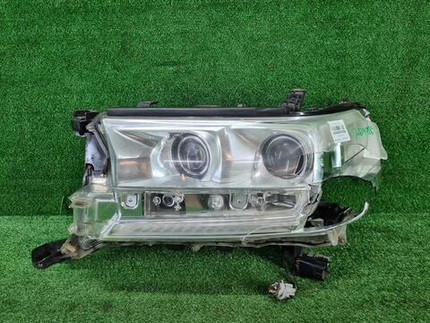 Битая Фара левая Toyota Land Cruiser 200 (2015-2021) LED