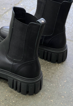 Ботинки // Lily // Black