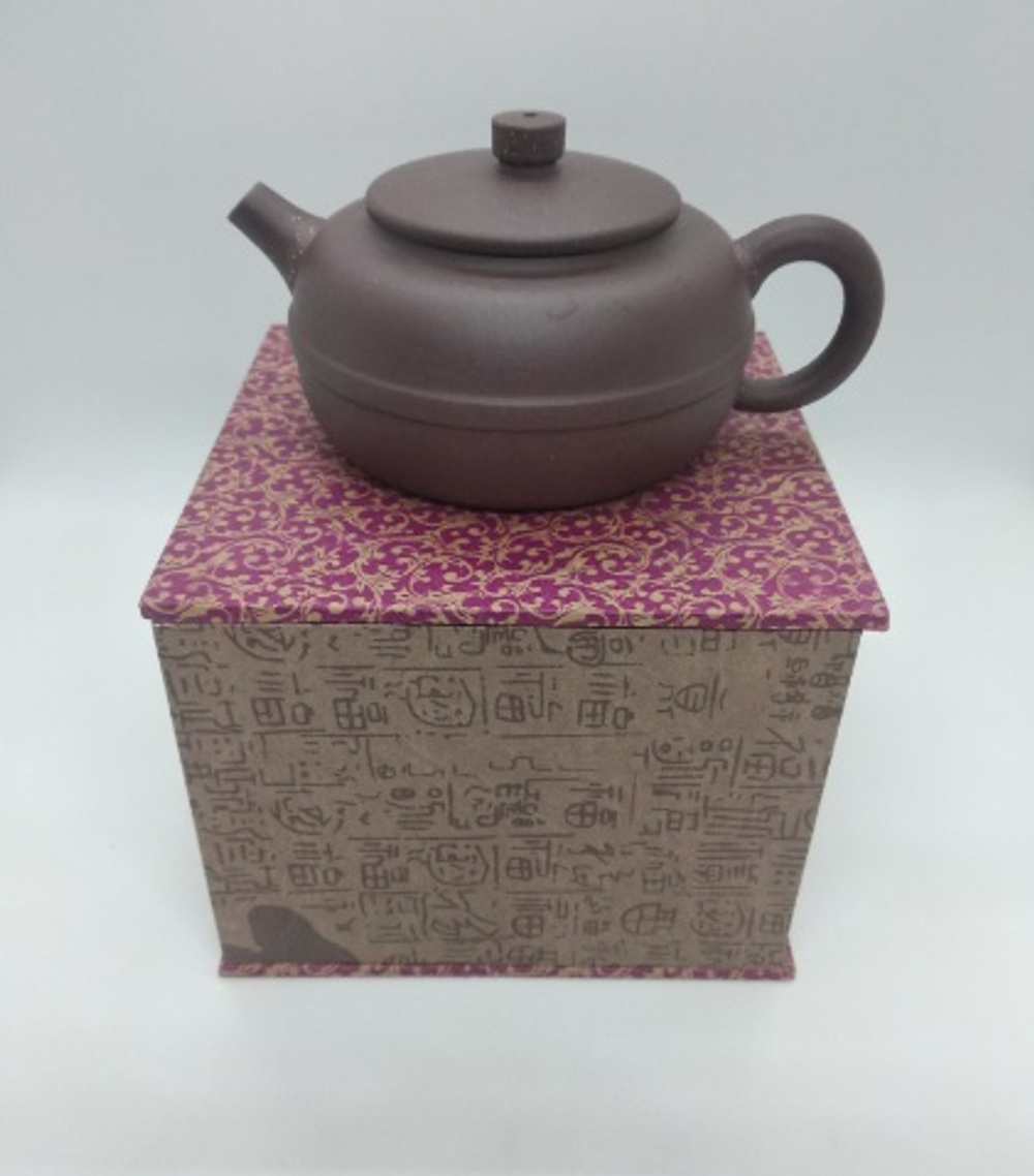 259029 Чайник ИСИН "Сянь Юань - Линия по кругу" 250мл, глина красный песок, слив в фрме полусферы