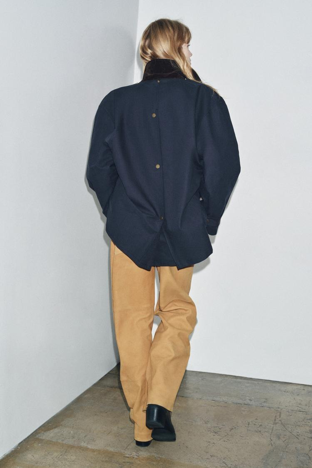 ZARA ТРЕНЧ С КАПЮШОНОМ И КОНТРАСТНЫМ ВОРОТНИКОМ — ZW COLLECTION, СИНИЙ