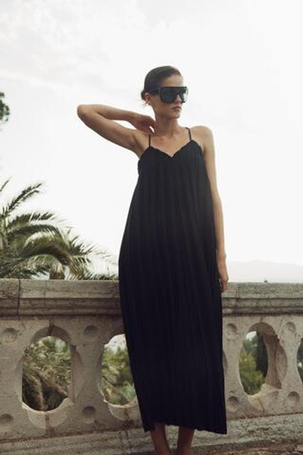 ZARA ПЛИССИРОВАННОЕ ПЛАТЬЕ МИДИ — ZW COLLECTION, ЧЕРНЫЙ