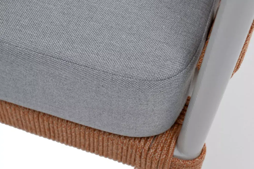 "Диего" кресло плетеное из роупа, каркас алюминий светло-серый (RAL7035) муар, роуп оранжевый меланж круглый, ткань светло-серая