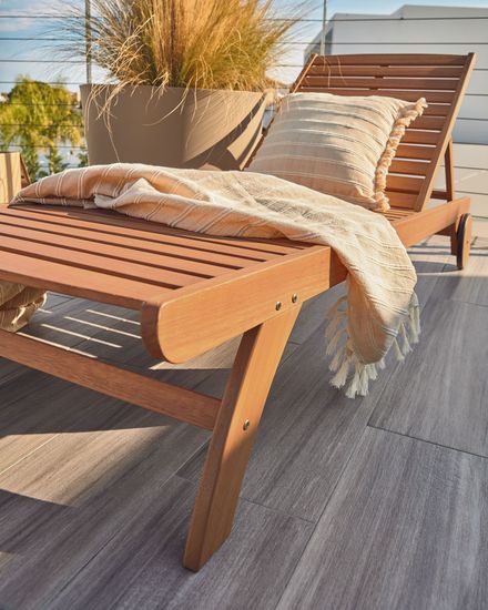 Шезлонг Beila из массива эвкалипта Испания La Forma