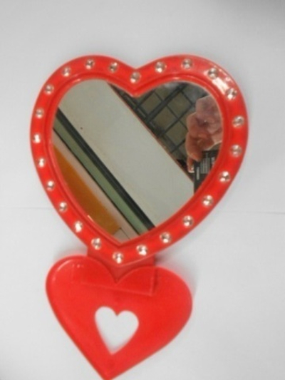 Зеркало настольное в пластиковой оправе «Белые выемки» сердце, подвесное 19*18см