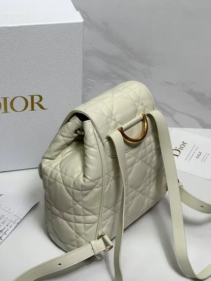 Рюкзак Dior Caro белый, модель среднего формата