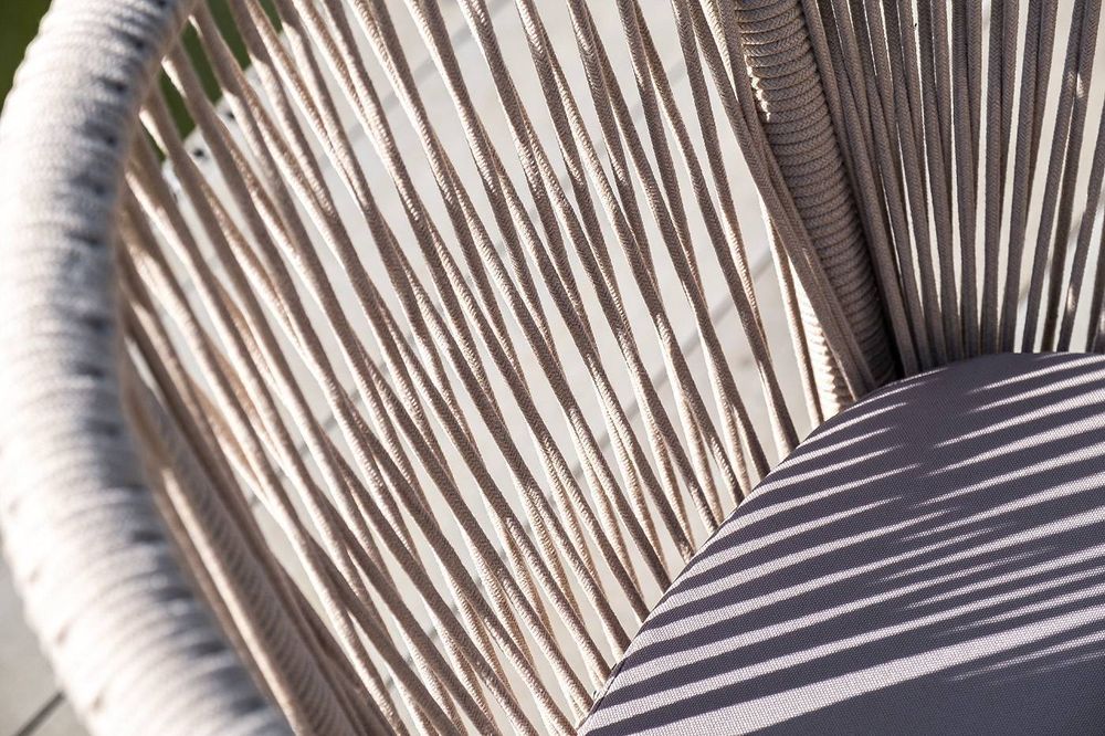 "Марсель" стул плетеный из роупа, каркас алюминий белый муар, роуп бежевый круглый, ткань бежевая 035