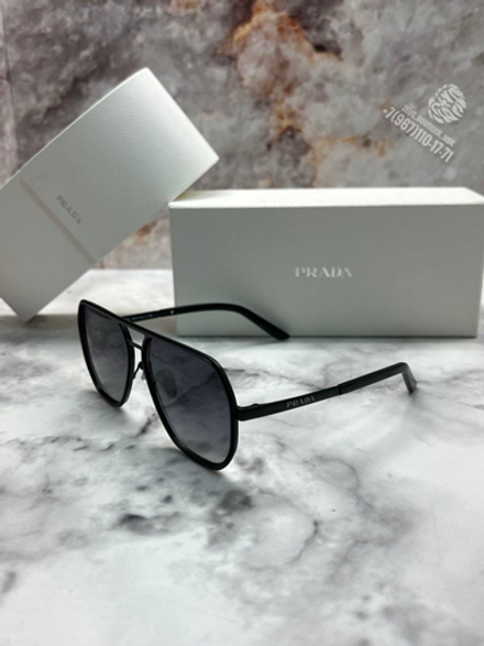 Солнечные очки Prada