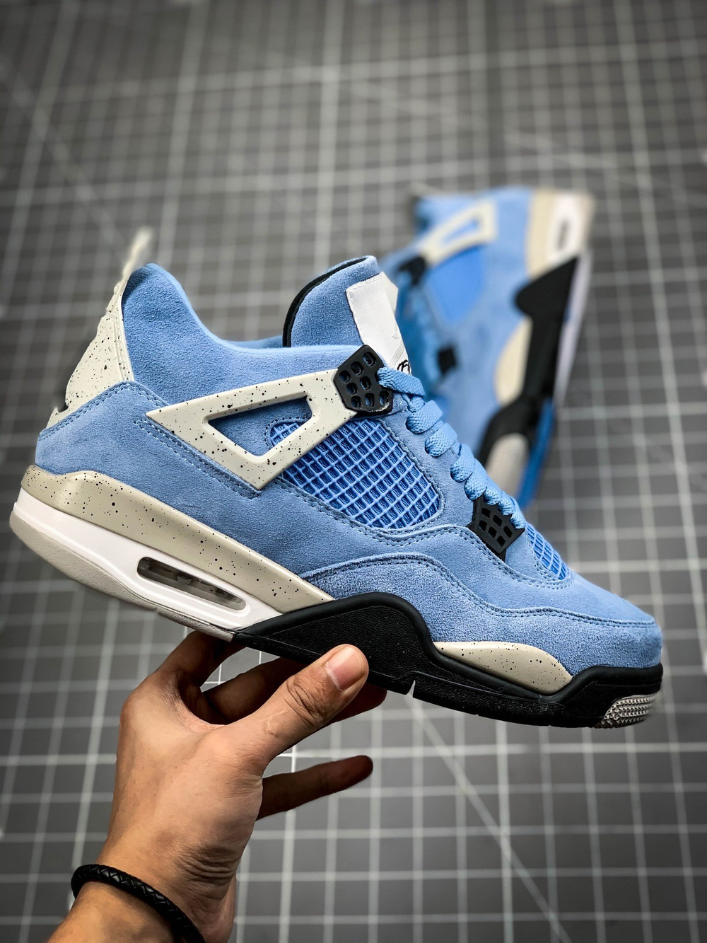 Air Jordan 4 University Blue