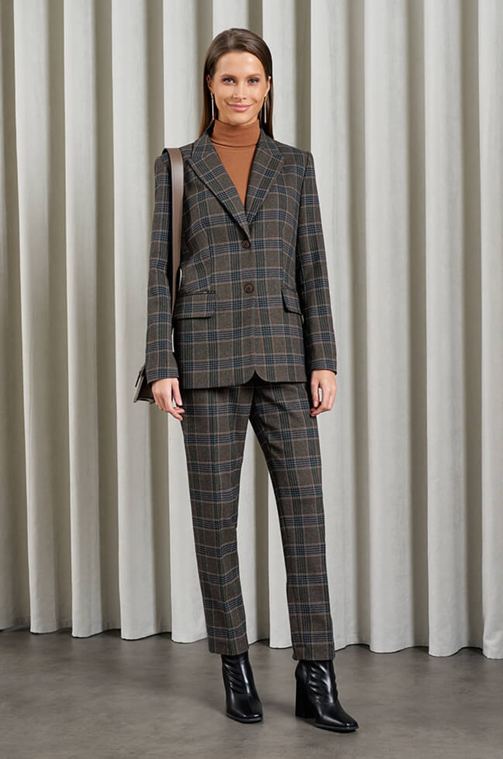 1852 Жакет женский (коричнево-зеленая клетка)